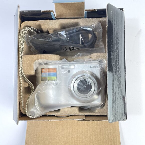 Fujifilm Camera FinePix AV230 14MP Silver Digital Camera Compact Y2K New in Box - Picture 2 of 16